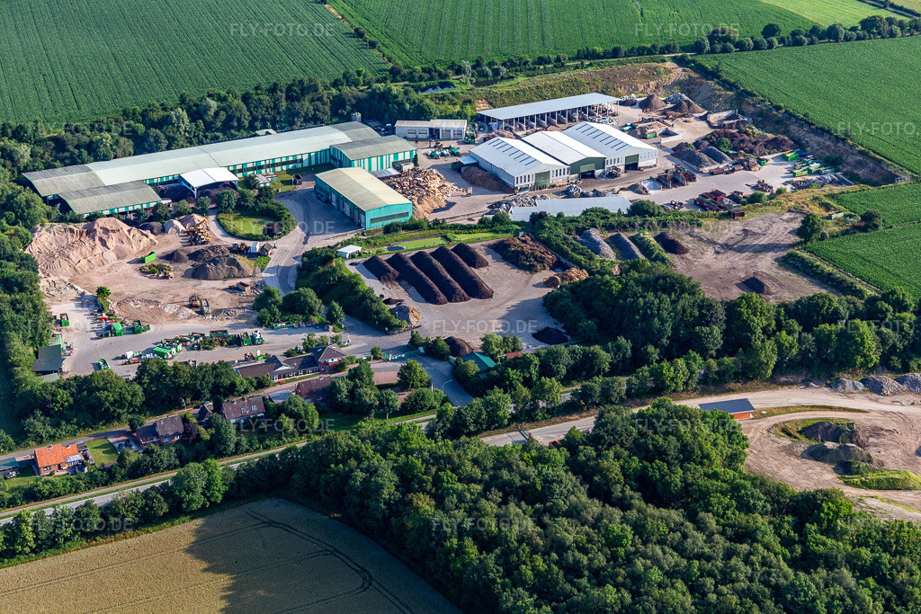 Luftbild: Gelände der Müll- und Recycling- Sortieranlage der KBA Kompost,-Bauschutt-und Altstoff T&T GmbH und Co. KG in Bargenstedt im Bundesland Schleswig-Holstein in Deutschland. Foto: IMG_0007134.jpg vom 11.07.2021 durch Werner Riehm/FLY-FOTO.de