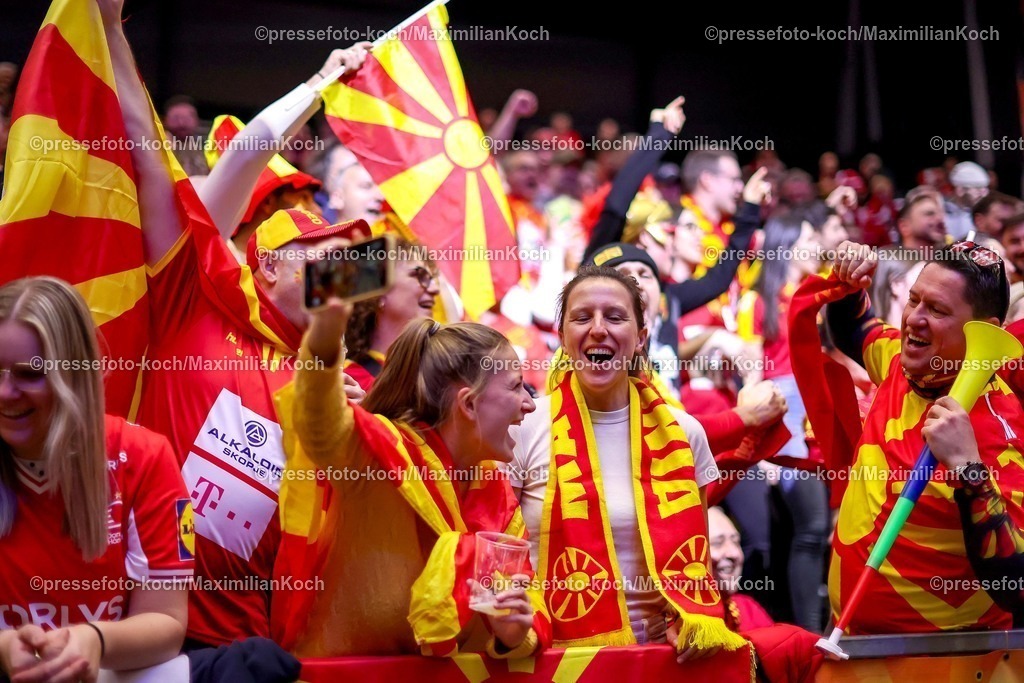 EHF18012601158 | 18.01.2026, Handball, Men's EHF EURO 2026, Portugal - Nordmazedonien, Jyske Bank Boxen in Herning, Dänemark, Preliminary Round: Feature Gute Laune Stimmung EMotionen Fans Handballfans Zuschauer Besucher Nordmazedonische Nordmazedonier