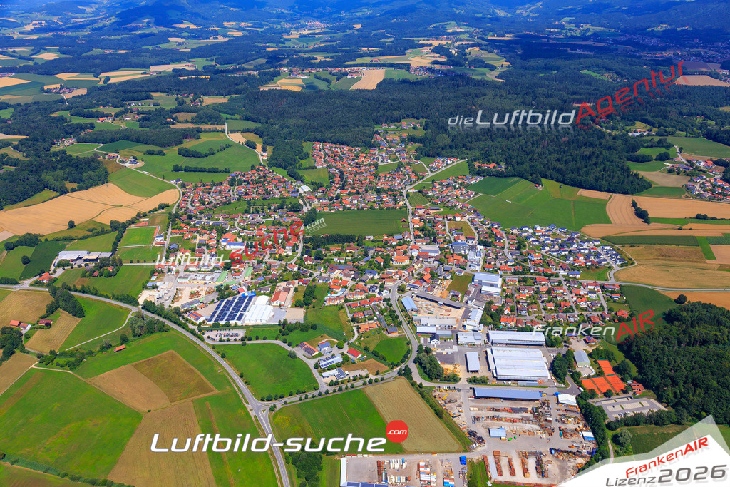 Die Luftaufnahme der Stadt Neuhausen wurde 2017 vom Flugzeug heraus erstellt ( keine Drohne )- hohe Auflösung für beste Qualität