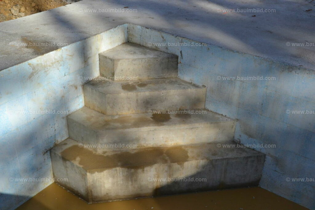 bib-lg04-betonarbeiten-0441 | Nach LV-Leistungsgruppen sortierte Detailfotos über den Bau eines Hauses. Alle Hausbau-Bilder direkt vom Urheber und Autor der Website Haus-Selber-Bauen.com