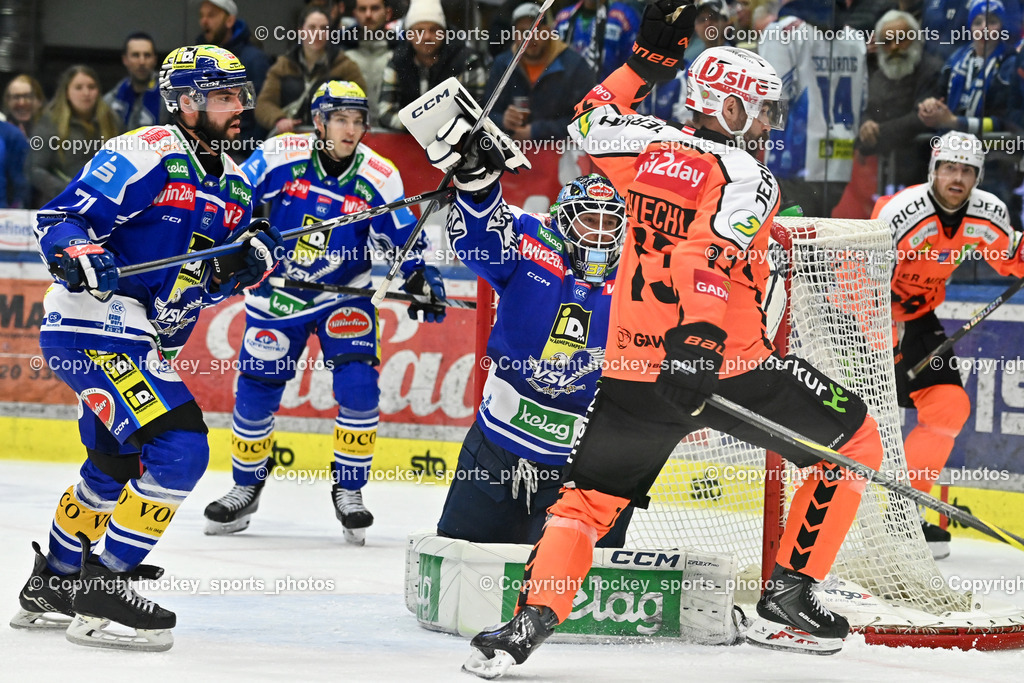 EC IDM WÄRMEPUMPEN VSV vs. MOSER MEDICAL GRAZ99ERS | #13 Michael Schiechl Graz 99ers, #37 René Swette EC VSV, #71 Steven Strong EC VSV, EC IDM WÄRMEPUMPEN VSV vs. MOSER MEDICAL GRAZ99ERS, EC IDM WÄRMEPUMPEN VSV vs. MOSER MEDICAL GRAZ99ERS am 17.03.2026 in Villach (Stadthalle Villach), Austria, (Photo by Bernd Stefan)