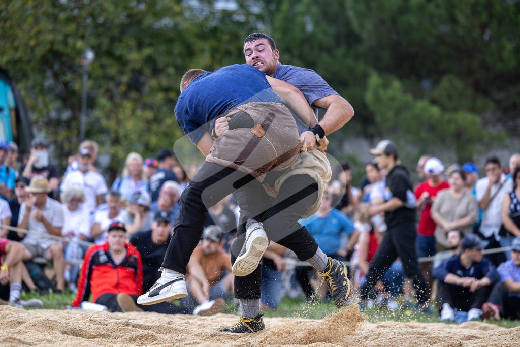 TESSINER2025_06_Gang_1861 | Die Schwinger des Schwyzer Kantonalen Schwingerverbandes: Fotos, die Dynamik und Leidenschaft festhalten, sowie emotionale Momente aus dem traditionellen Schwingsport zeigen. - Realisiert mit Pictrs.com