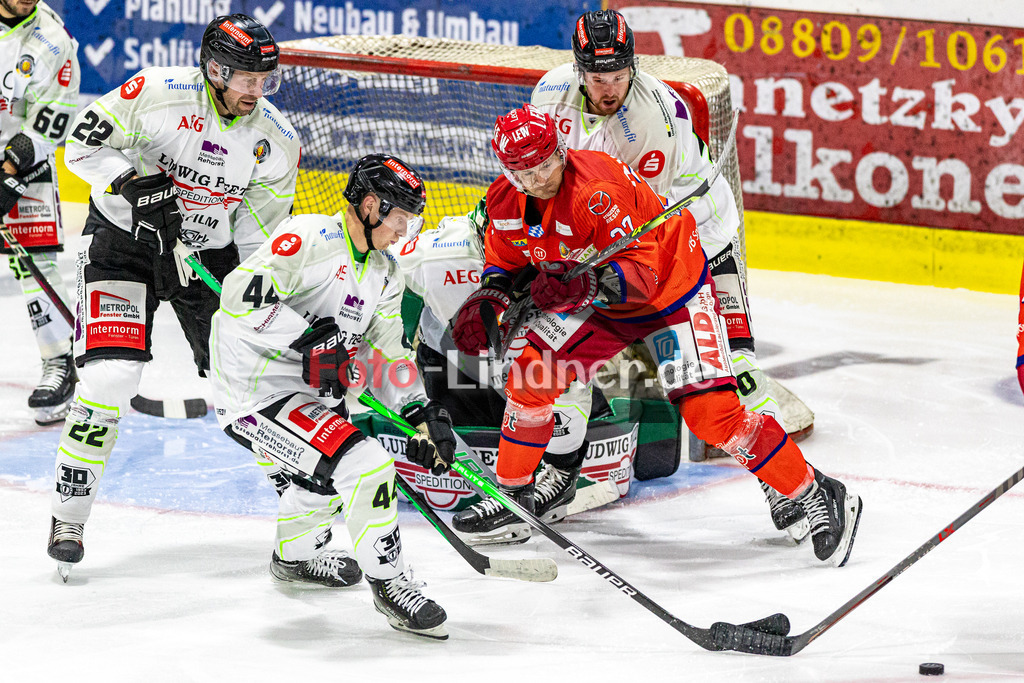 EC Peiting vs Höchstadter EC Alligators | Eishockey Oberliga Süd 2023/2024, EC Peiting vs Höchstadter EC Alligators,
Kampf um den Puck vor dem Tor von Nico ZIMMERMANN (HEC Goali 92),
2023-10-01 in Peiting (Eisstadion)
22 Martin HEINISCH (HEC 22), 44 Klavs PLANICS (HEC 44), 27 Andreas FEUERECKER (ECP 27), 50 Martin KOKES (HEC 50)
Copyright: WolfgangxLindner foto-lindner.de