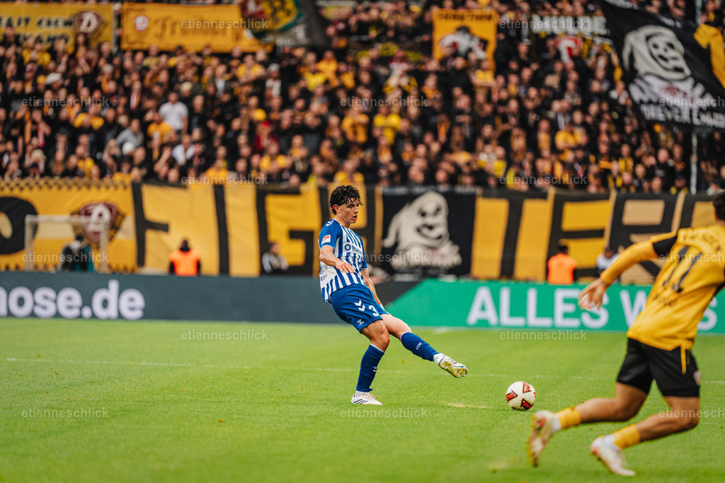 Dresdner SC - Allianz MTV Stuttgart, DEKRA 1. Bundesliga Frauen, Volleyball | Im Bild: Am Ball Anselmo García Mac Nulty (3, 1. FC Magdeburg)18.10.2026, SG Dynamo Dresden - 1. FC Magdeburg, 2. BUNDESLIGA - 8. SPIELTAG, Fußball, Deutschland, Dresden, Rudolf-Harbig-Stadion