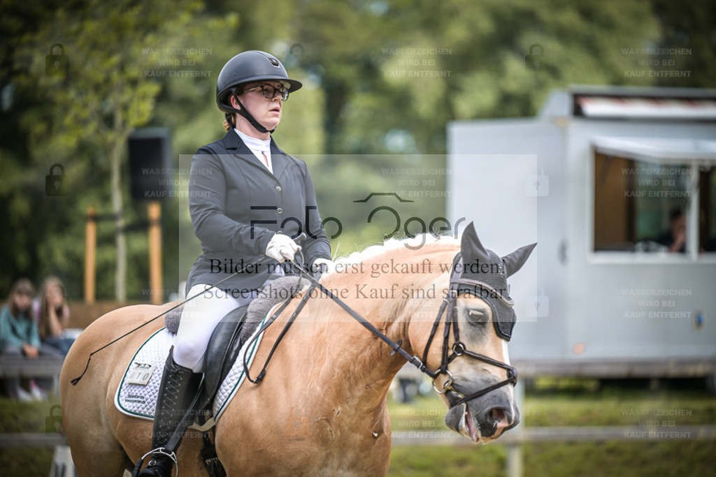 DOS_3852 | Entdecke hochwertige Reitturnierfotos von Foto Oger. Professionell, emotional und authentisch – jetzt Lieblingsmomente im Shop bestellen. - Realisiert mit Pictrs.com