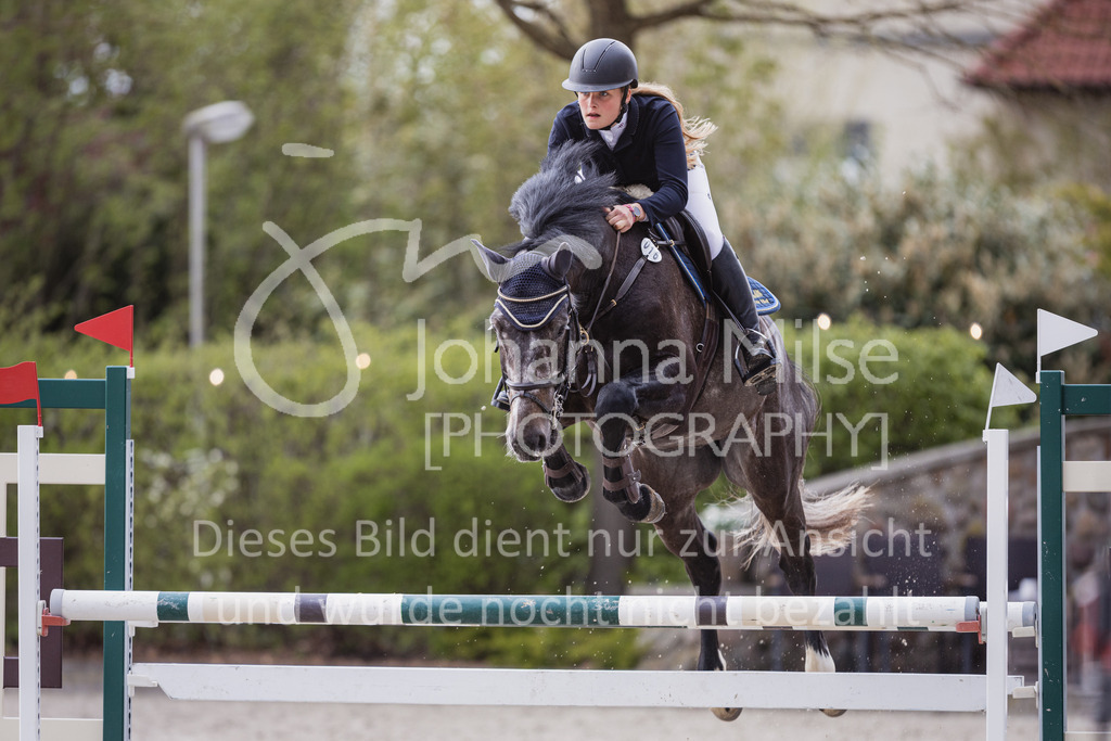 230426_HofSosath_Stil-L-562 | Deine schönsten Turniermomente als professionelle Fotos! Entdecke hochwertige Pferdesport-Fotografie im Online-Shop. Jetzt Fotos finden & bestellen!