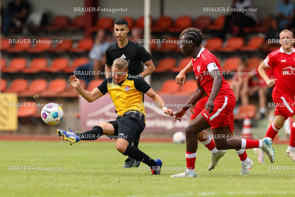 1_SVSKFC_20250726_0639.JPG -  - SV Schermbeck - KFC Uerdingen  - Testspiel | Schermbeck, Deutschland, 26.07.25: Jan Bachmann (KFC Uerdingen) in Aktion, am Ball, Einzelaktion während des Testspiel Spiels zwischen SV Schermbeck - KFC Uerdingen  in der Volksbank Arena am 26. July 2025 in Schermbeck, Deutschland. (Foto von Stefan Brauer/Brauer-Fotoagentur)