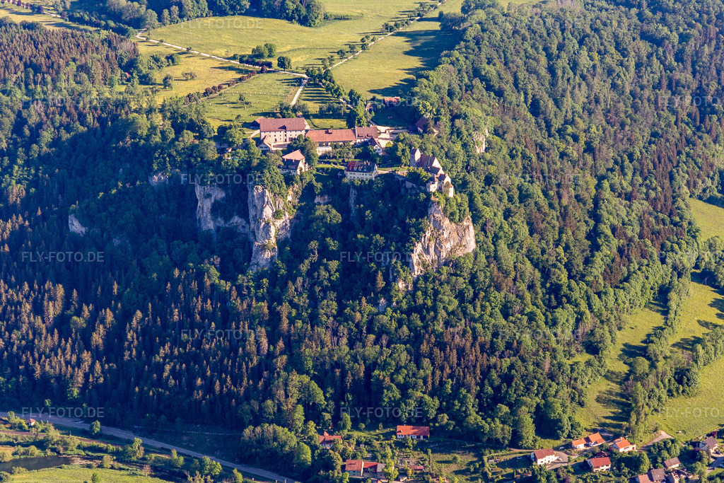 Luftbild: DJH Jugendherberge Burg Wildenstein in Leibertingen im Bundesland Baden-Württemberg in Deutschland. – Foto: IMG_132190.jpg vom 27.05.2022 durch Werner Riehm/FLY-FOTO.de – Auflösung des Originals: 5307 x 3538 px – WWW.JUGENDHERBERGE-BURG-WILDENSTEIN.DE