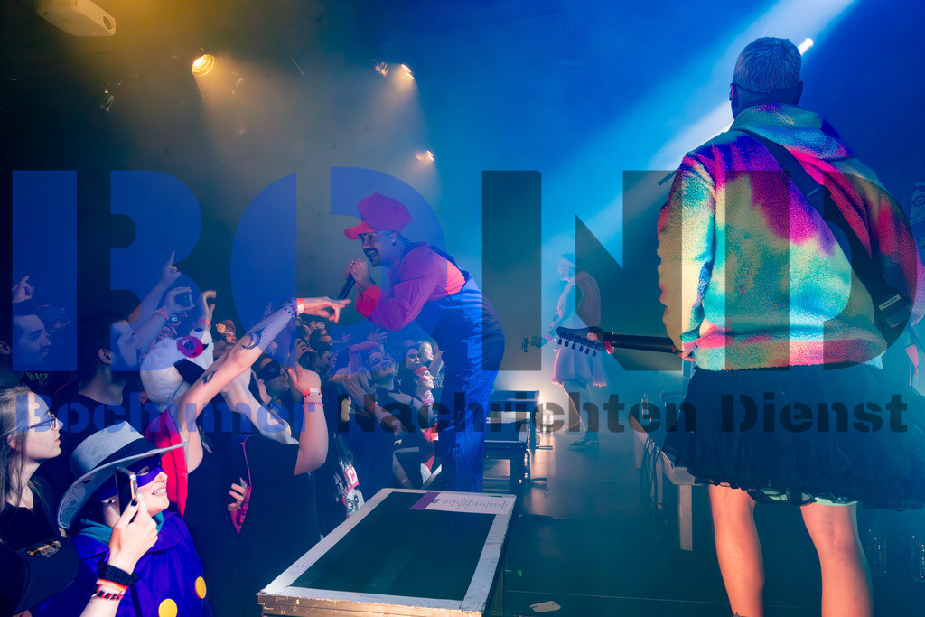 SES_SPCKOL20250501-2 | bond - Realisiert mit Pictrs.com