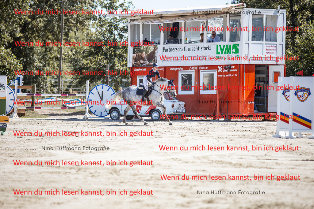 BK1A6814 | Turnierbilder Turnierfotos Nina Hüffmann Turnierfotografie Pferdefotografie Tierzeichnung Haustierzeichnung Pferdezeichnung Hundezeichnung Videograf  - Realisiert mit Pictrs.com