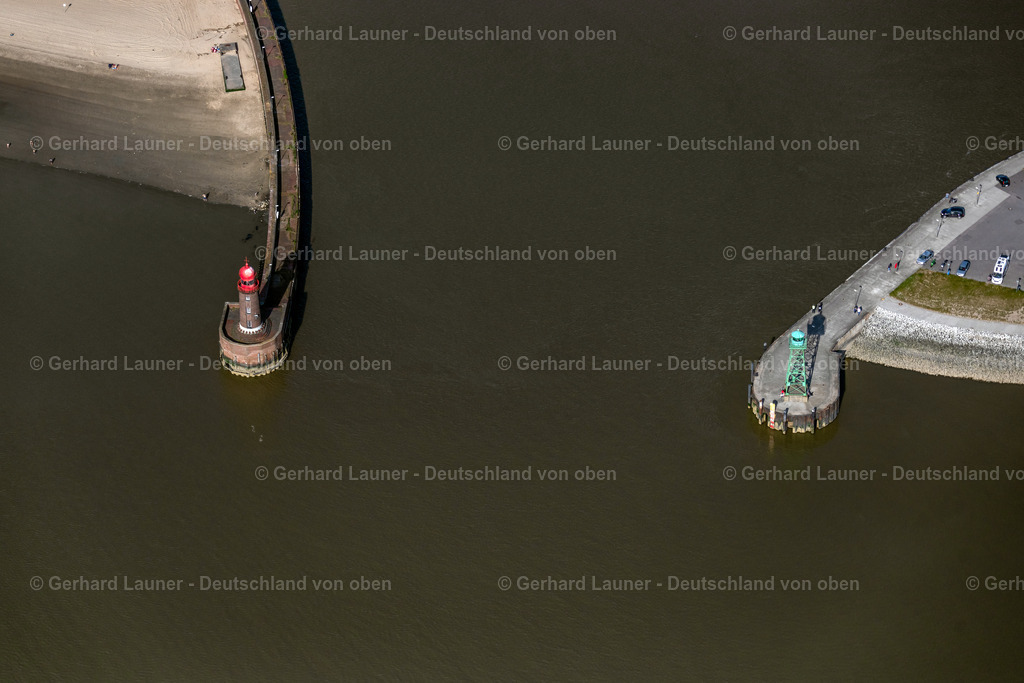 4030307 | BREMERHAVEN 01.06.2020 Leuchttürme als historische Seefahrtszeichen an der Mündung der Geeste in die Weser im Ortsteil Geestemünde-Nord in Bremerhaven im Bundesland Bremen, Deutschland. // Lighthouses as historic seafaring signs at the confluence of the Geeste and Weser in the district Geestemuende-Nord in Bremerhaven in the state Bremen, Germany. Foto: Gerhard Launer