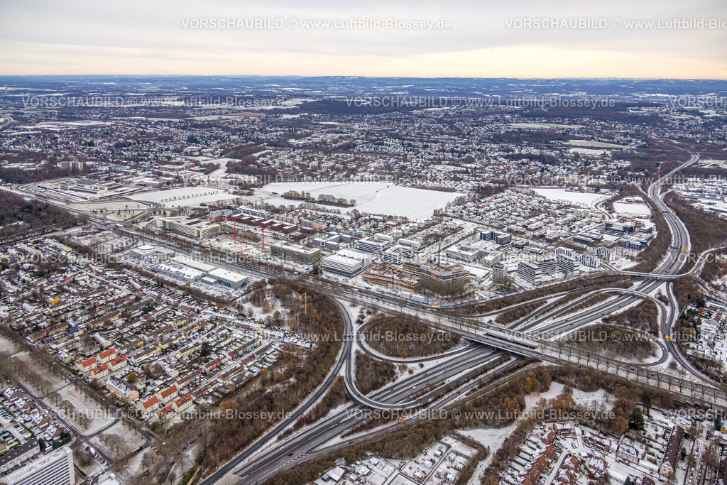 Dortmund221201733 | Luftbild, Winterliche schneebedeckte Stadtkrone-Ost Baustelle und Neubau, Kreuz Westfalendamm B1 und B236, Westfalendamm, Dortmund, Ruhrgebiet, Nordrhein-Westfalen, Deutschland