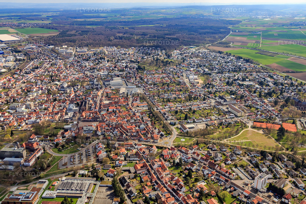 Luftbild: Altstadtzentrum von Westen in Dieburg im Bundesland Hessen in Deutschland. Foto: IMG_077318.jpg vom 12.04.2015 durch Werner Riehm/FLY-FOTO.de