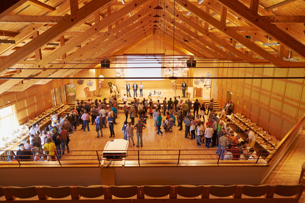 Markttag und Kaesepraemierung | Schwarzenberg, Austria - September 12, 2015: Markttag und Kaesepraemierung im Angelika-Kauffmann-Saal. - Realisiert mit Pictrs.com
