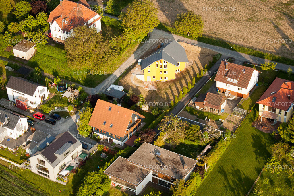 Wohnhäuser am Thomashäusle | Luftbild: Wohnhäuser am Thomashäusle im Ortsteil Durlach in Karlsruhe im Bundesland Baden-Württemberg in Deutschland. Foto: IMG_27489.jpg vom 23.05.2010 durch Werner Riehm/FLY-FOTO.de - Realisiert mit Pictrs.com