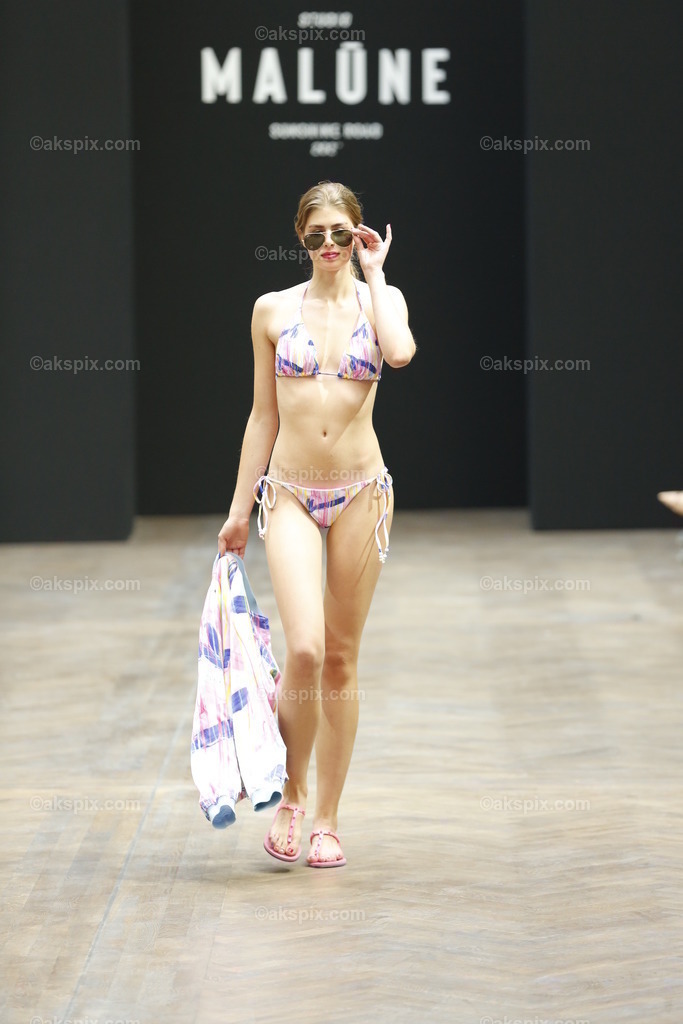 Malūne by Frida Weyer auf der  MBFW Spring/Summer 2023 | Mercedes-Benz Fashion Week (MBFW)  Frühling / Sommer 2023 im Hotel Telegraphenamt Berlin in Berlin-Mitte. Die Kollektionen von Malūne by Frida Weyer auf der MBFW Spring/Summer 2023. Das Bild zeigt Models mit der Kollektion von Malūne by Frida Weyer.