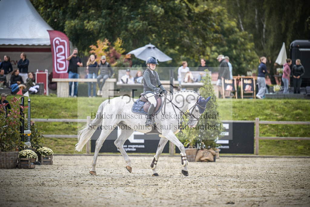 DOS_0979 | Entdecke hochwertige Reitturnierfotos von Foto Oger. Professionell, emotional und authentisch – jetzt Lieblingsmomente im Shop bestellen.Deutschlandweite Turnierfotografie. - Realisiert mit Pictrs.com