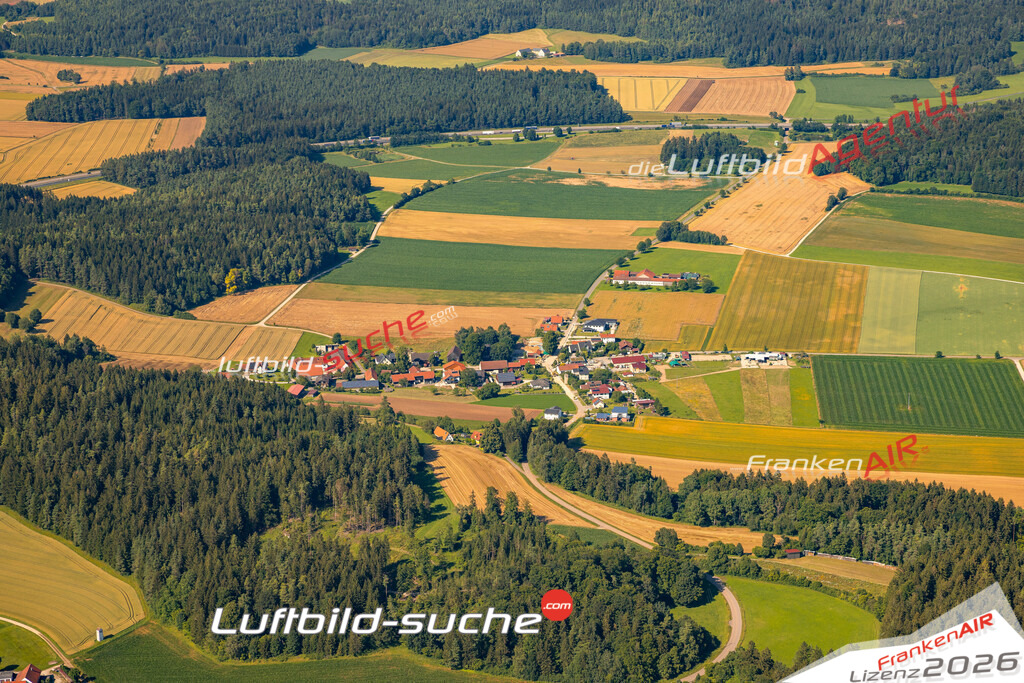 Das Luftbild zeigt : Muttenshofen Lauterhofen - Die Luftaufnahme wurde 2024 vom UL-Flugzeug aus erstellt ( keine Drohne ) - Hochauflösende Luftaufnahme - Für grossformatige Ausdrucke geeignet. Die Geschenkidee !Mit Lizenz und Bildrechte bestellbar