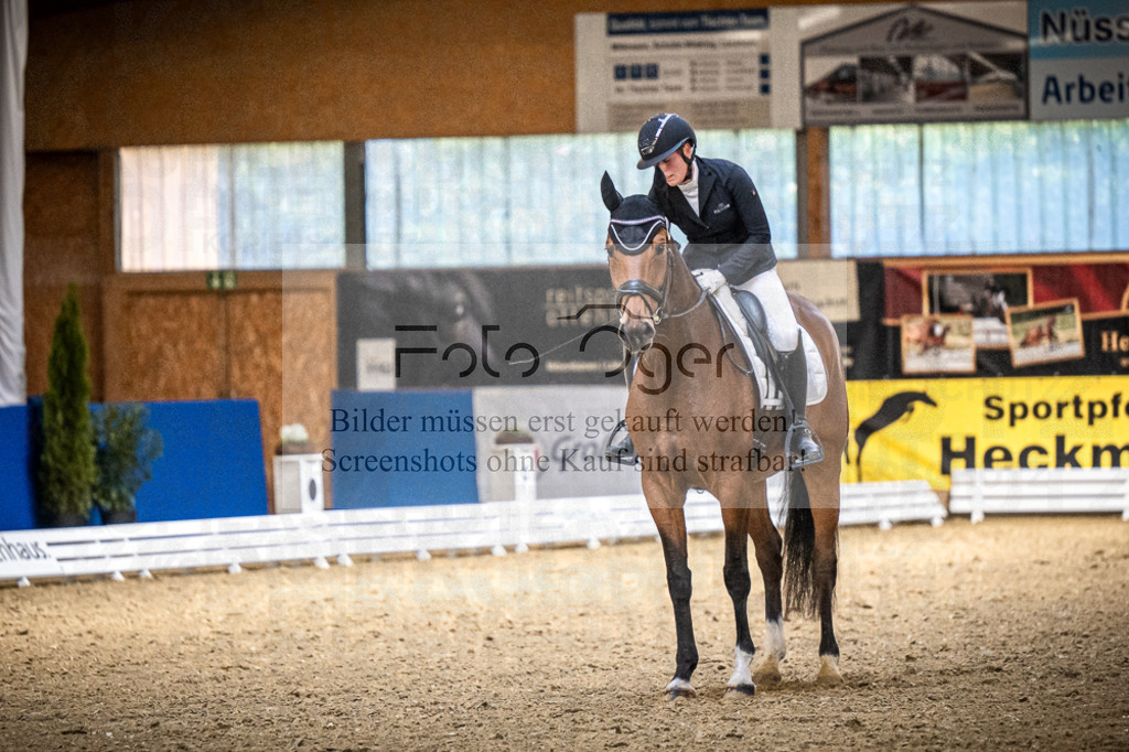 DOS_0437 | Entdecke hochwertige Reitturnierfotos von Foto Oger. Professionell, emotional und authentisch – jetzt Lieblingsmomente im Shop bestellen.Deutschlandweite Turnierfotografie. - Realisiert mit Pictrs.com