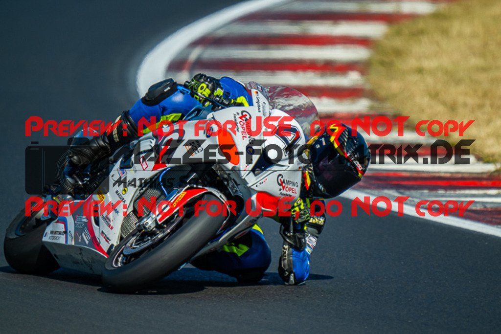 MaZZes_FotoMatrix_220624_9569 | PROSUPERSTOCK