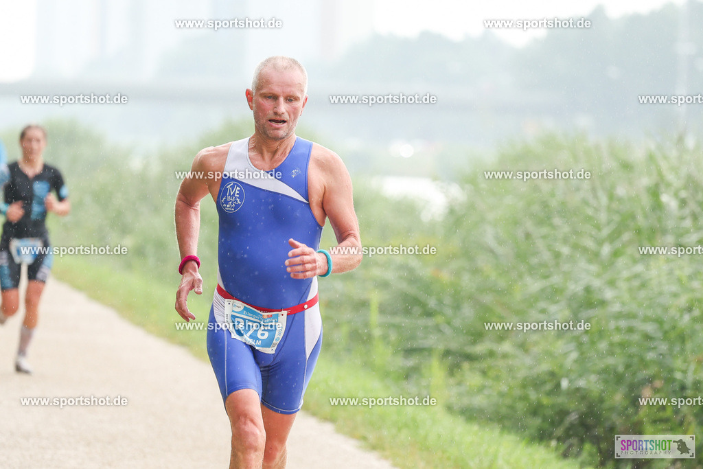 LUR_1266 | 34. M-net Erlanger Triathlon 2025 #erlangertriathlon  #mnettriathlon2025 #mnettriathlon #team #olympischedistanz #mitteldistanz #triathlon #maindonaukanal  #erlangertriathlon2025 #yourpictrs #tv1848 #tv1848erlangen  #triathlonbayern #sportinerlangen #demsportverbunden #sportshot_your_pictrs Copyright: www.sportshot.de