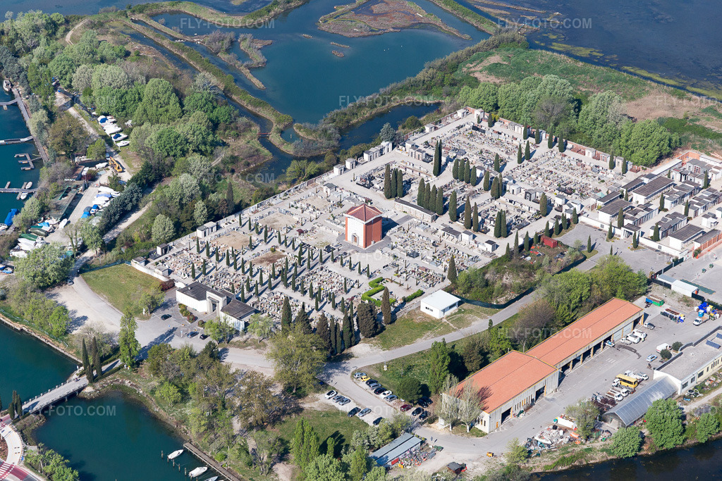Aerial view: View of the town in Grado in the state Gorizia, Italy. – Photo: IMG_098097.jpg taken on 04/03/2017 by Werner Riehm/FLY-FOTO.com – Resolution of the original: 5472 x 3648 px