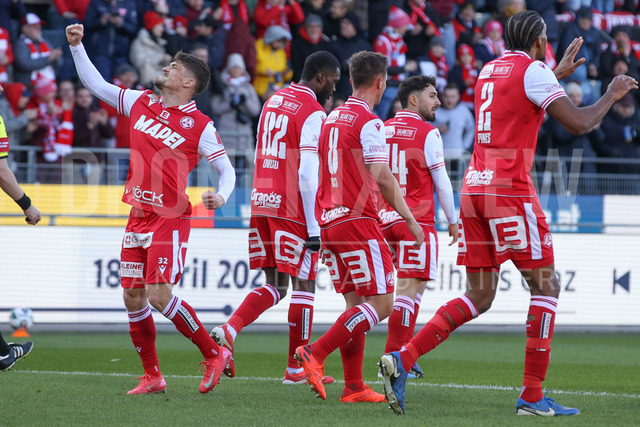 Grazer AK 1902 vs FC Red Bull Salzburg – Austrian Bundesliga | Graz, Austria, 15.Feb.26 - SOCCER - ADMIRAL Bundesliga, Grazer AK 1902 vs FC Red Bull Salzburg. The image shows rejoicing from Leon Klassen (GAK) and his team mates.