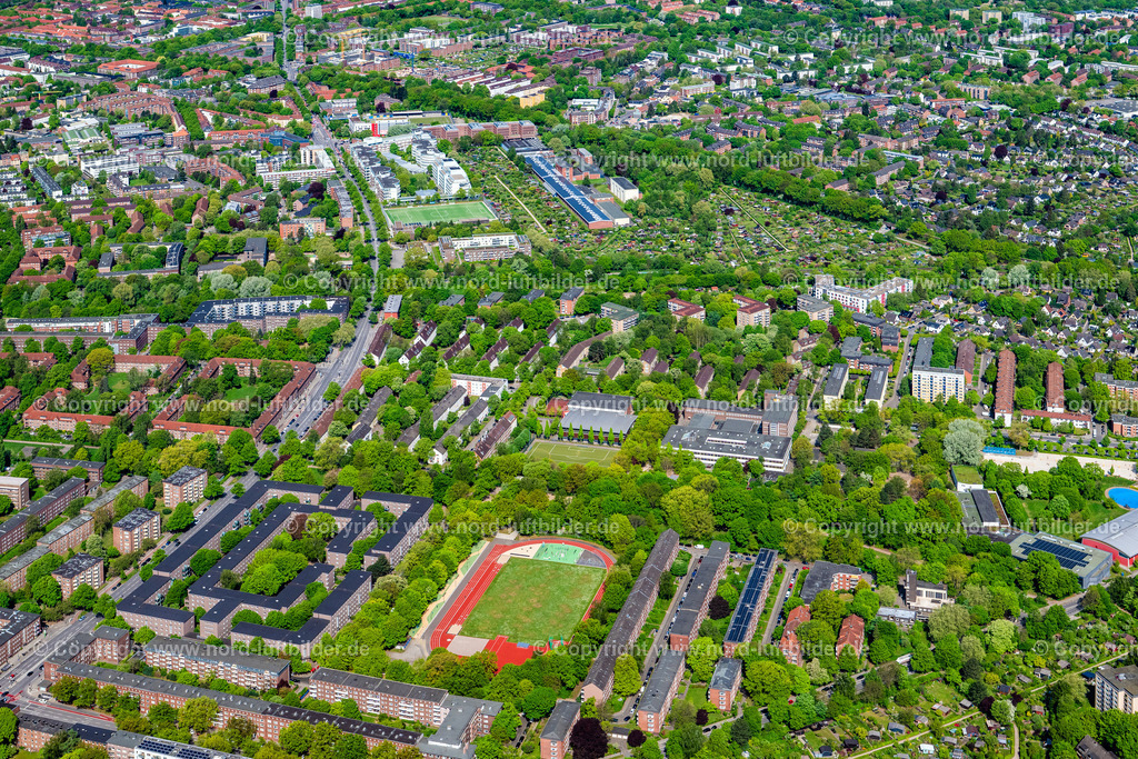 Hamburg_Dulsberg_ELS_3374010525 | HAMBURG 01.05.2025 Mischbebauung der Wohngebiets- und Gewerbeansiedlung Alter Teichweg - Dulsberg-Nord im Ortsteil Dulsberg in Hamburg, Deutschland. // Mixing of residential and commercial settlements Alter Teichweg - Dulsberg-Nord in the district Dulsberg in Hamburg, Germany. Foto: Martin Elsen