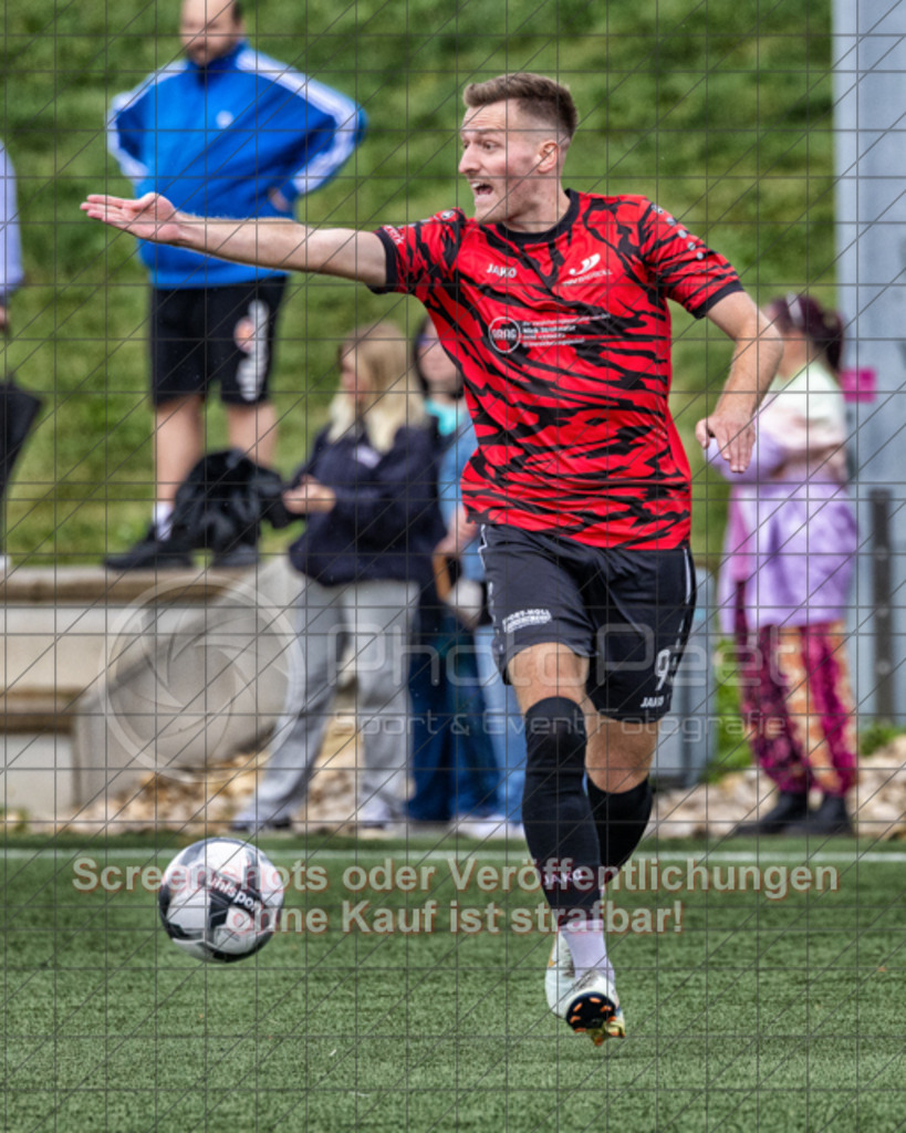20250726_173216_0032-Bearbeitet-2 | Yannick Ruther (TSV Bad Boll #09)TSV Bad Boll (rot/schwarz) vs. TSVGG Plattenhardt (blau/rot), Fussball, DB-Regio-WFW-Pokal - wfv, 1.Runde, Saison 2025/2026, Kunstrasenplatz, Erlengarten 37, 73087 Bad Boll, 26.07.2025 - 17:30 Uhr,Foto: PhotoPeet-Sportfotografie/Peter Harich