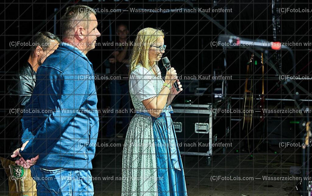 ALP8325_NASCHENWENG_Hollenstein_Zebenholzers | (C)FotoLois.com, Alois Spandl, Vorprogramm zum Konzert von Melissa NASCHENWENG auf BERGBAUERNTOUR beim KÖNIGSBERG OPEN AIR in Hollenstein, Interview mit Bürgermeisterin Manuela Zebenholzer, Sa 2. September 2023.