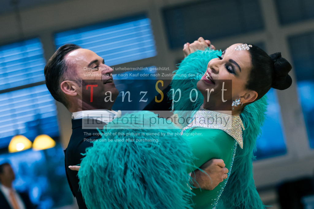 20250906_LM_By_Masters-III-S-Std_6909 | Tanzsportbilder, Standardtanz, Lateintanz, WDSF, DTV, LTVB, dancecomp, goc, hessen tanzt, blaues band der spree, walzer, tango, wiener walzer, slowfox, quickstepp, samba, rumba, cha-cha-cha, paso doble. jive, hd-kroft photography, turniertanzsport