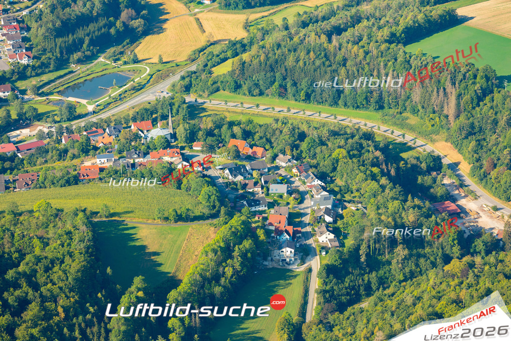 Das Luftbild zeigt :  Heiligenstadt in Oberfranken - Die Luftaufnahme wurde 2024 vom UL-Flugzeug aus erstellt ( keine Drohne ) - Hochauflösende Luftaufnahme - Für grossformatige Ausdrucke geeignet. Die Geschenkidee !Mit Lizenz und Bildrechte bestellbar