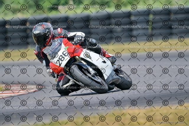 25bt04-1351 | markuskiefer.com - Realisiert mit Pictrs.com
