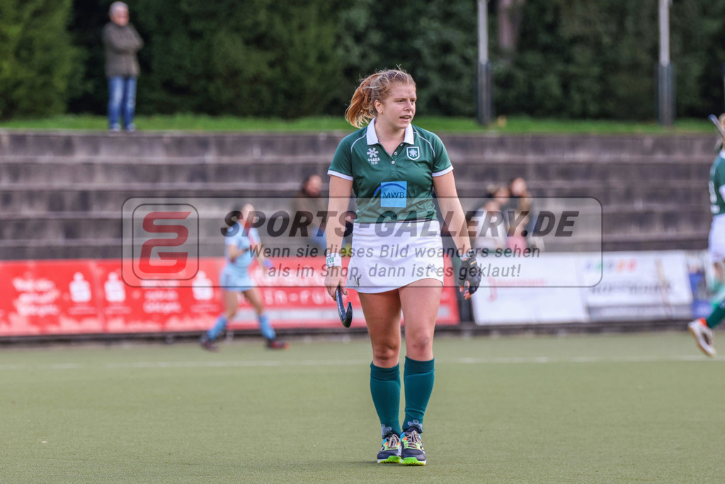 MJ_2022-10-08_Damen_HTCU-UHC-70 | Elena Clococeanu (Uhlenhorst Mülheim #24), Uhlenhorst Mülheim - UHC Hamburg am 8.10.2022 im Waldstadion, Mülheim a. d. Ruhr
