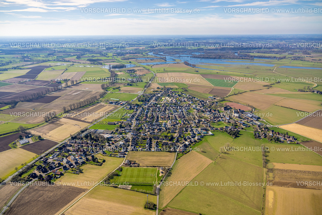 Wesel240310981Ginderich | Luftbild, Wohngebiet Ortsansicht Ortsteil Ginderich, umgeben von Wiesen und Feldern, hinter der Fluss Rhein und Bislicher Insel, Ginderich, Wesel, Nordrhein-Westfalen, Deutschland