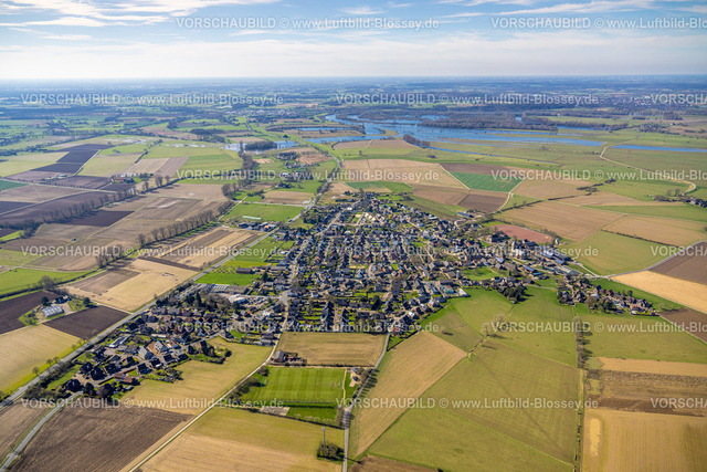 Wesel240310981Ginderich | Luftbild, Wohngebiet Ortsansicht Ortsteil Ginderich, umgeben von Wiesen und Feldern, hinter der Fluss Rhein und Bislicher Insel, Ginderich, Wesel, Nordrhein-Westfalen, Deutschland