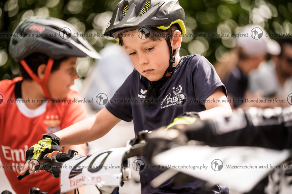 Eierlesen 2026 | Sie wurden bei einem Event oder Sportanlass fotografiert? Hier finden sie ihre Bilder! - Realisiert mit Pictrs.com