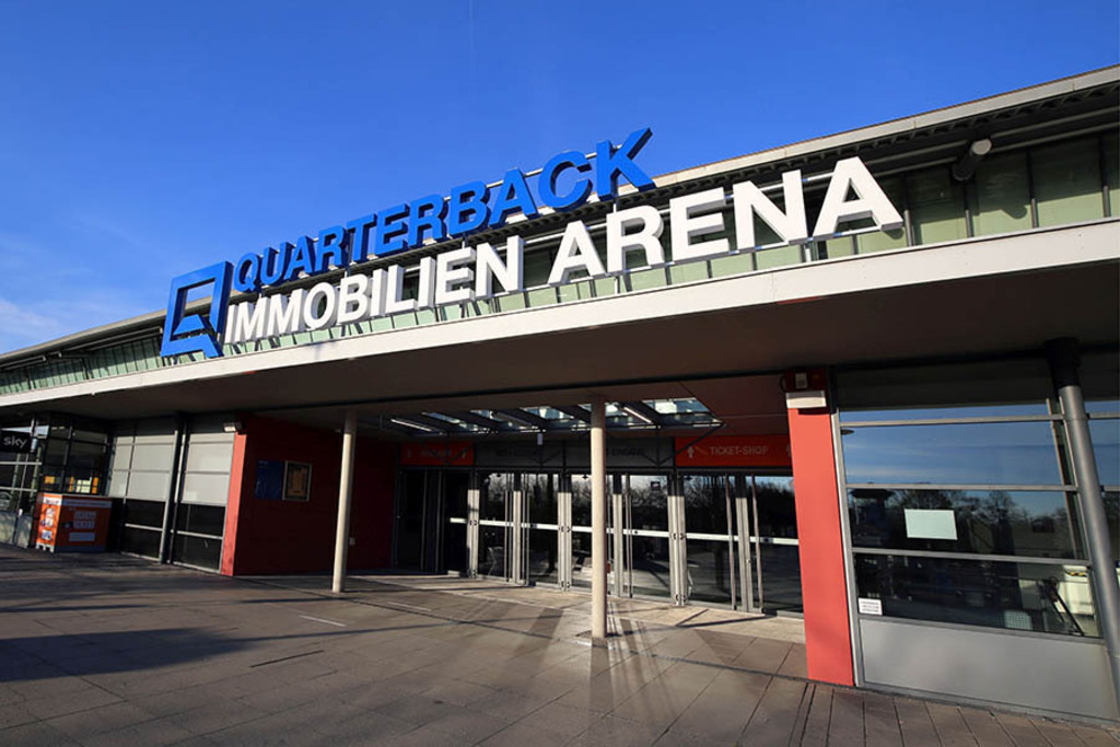 Foto: Leipzig - Arena Leipzig | Das Team hinter BILDLEXIKON LEIPZIG bündelt historische wie aktuelle Informationen über die Stadt Leipzig in Text und Bild auf einer Plattform und stellt diese der interessierten Öffentlichkeit zur Verfügung.