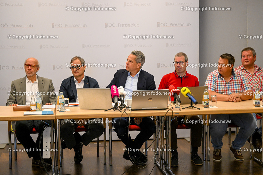 Pressekonferenz ADX Energy_ 07.09.2023-11 | 07.09.2023, Presseclub Linz, AUT, Pressekonferenz ADX Energy, Stimmungslage zur Gasexploration in Molln, im Bild Georg Brasseur (Univ. Prof. TU Graz), Alan Reingruber (Geschaeftsfuehrer ADX Vie GmbH), Paul Fink (CEO ADX Energy), Andreas Knoll (Regioplan Ingenieure Salzburg GmbH), Martin Schober (Gemeindevorstand Molln)