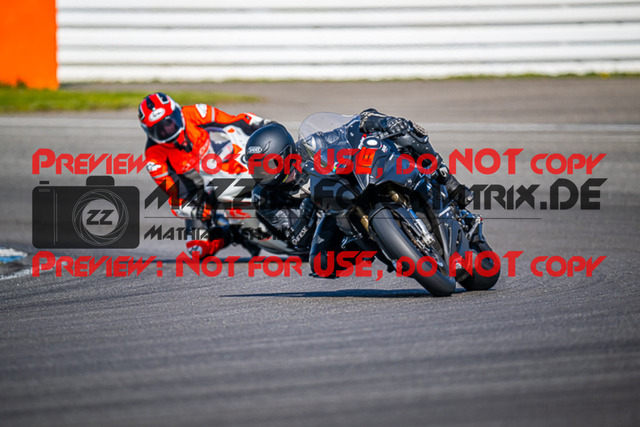 MaZZes_FotoMatrix_230410_4982 | ROT