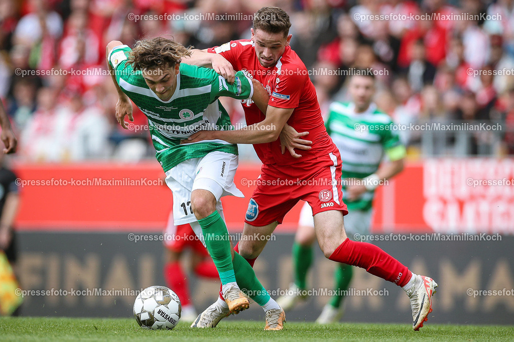 RWE3Liga25052401015 | 25.05.2024, Essen, Fußball, Finaltag der Amateure, Niederrheinpokal Finale, Stadion an der Hafenstraße, Saison 2023 2024, Rot-Weiss Essen – SC Rot-Weiß Oberhausen: Phil Sieben (RW Oberhausen) gegen Nils Kaiser (Rot-Weiss Essen). 
DFB regulations prohibit any use of photographs as image sequences and or quasi-video.