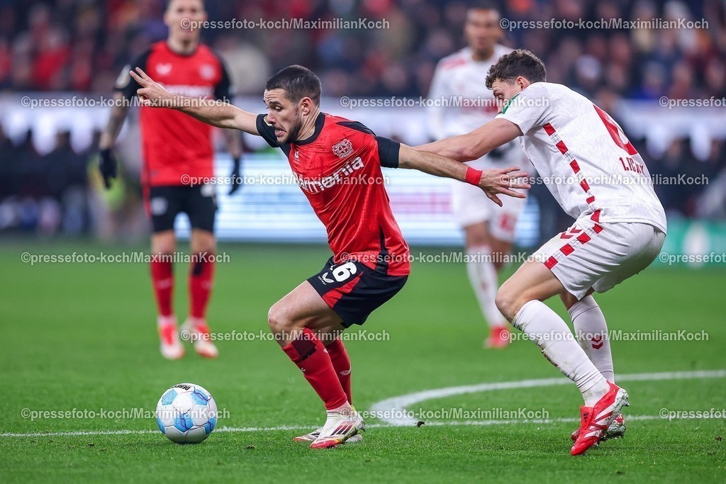 DFB05022502224 | 05.02.2025, Fußball, DFB-Pokal Viertelfinale, Bayer 04 Leverkusen - 1.FC Köln, BayArena, Saison 2024 2025: Emiliano Buendia Stati (Bayer04 Leverkusen #16) im Zweikampf gegen Eric Martel (FC Köln #6)DFB regulations prohibit any use of photographs as image sequences and or quasi-video.