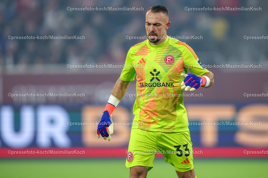 Due09112401030 | 09.11.2024, Fußball, Fortuna Düsseldorf - SC Paderborn 07, 2. Bundesliga, Merkur Spiel-Arena, Saison 2024 2025: Torwart Florian Kastenmeier (Fortuna Düsseldorf #33)DFB regulations prohibit any use of photographs as image sequences and or quasi-video.