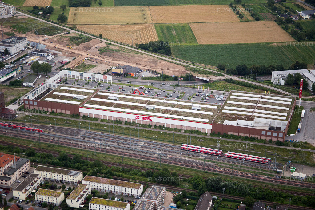 Luftbild: Baumarktes der BAUHAUS Heidelberg im Ortsteil Bahnstadt in Heidelberg im Bundesland Baden-Württemberg in Deutschland. Foto: IMG_090804.jpg vom 04.07.2016 durch Werner Riehm/FLY-FOTO.de