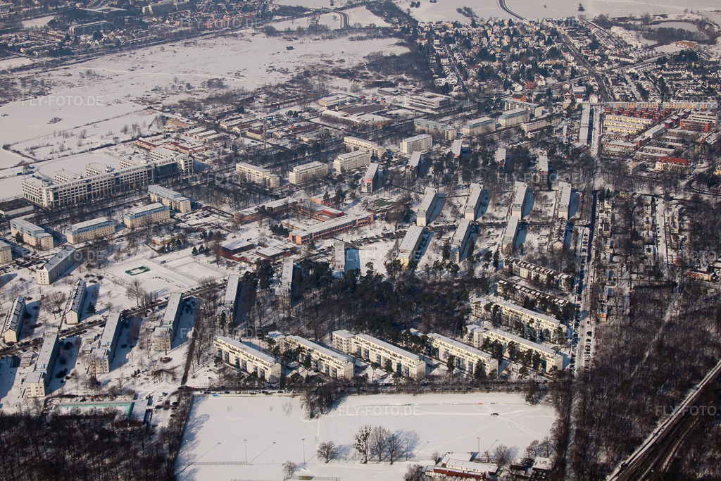 Luftbild: Tennesseeallee im Winter bei Schnee im Ortsteil Nordstadt in Karlsruhe im Bundesland Baden-Württemberg in Deutschland. Foto: IMG_24221.jpg vom 16.02.2010 durch Werner Riehm/FLY-FOTO.de