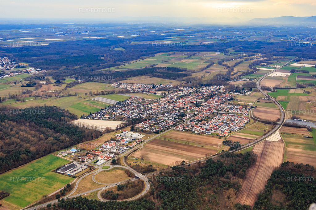 Luftbild: Ortsansicht aus Nordosten in Hanhofen im Bundesland Rheinland-Pfalz in Deutschland. Foto: IMG_086148.jpg vom 12.02.2016 durch Werner Riehm/FLY-FOTO.de