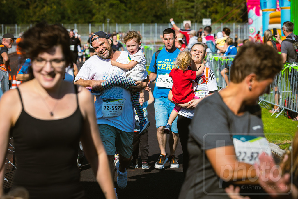 16. Hoywoj-CityLauf im Sportforum Hoyerswerda - 16.09.2023 | 555m Wohnungsgesellschaft-Familien-Flitzer-Lauf - Realisiert mit Pictrs.com