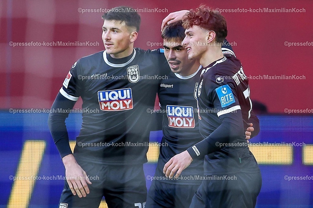 Due01022501023 | 01.02.2025, Fußball, Fortuna Düsseldorf - SSV Ulm 1846, 2.. Fußball Bundesliga, 20. Spieltag, Merkur Spiel-Arena, Saison 2024 2025: Torjubel nach dem Treffer zum 1:1 durch Torschütze Aaron Keller (SSV Ulm #16)DFB regulations prohibit any use of photographs as image sequences and or quasi-video.