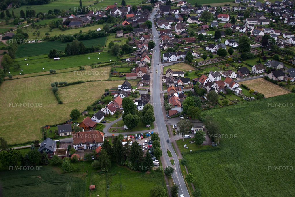 Luftbild: Ortsansicht von Norden im Ortsteil Godelheim in Höxter im Bundesland Nordrhein-Westfalen in Deutschland.Foto: IMG_65340.jpg vom 24.05.2014 durch Werner Riehm/FLY-FOTO.deAuflösung des Originals: 4752 x 3168 px