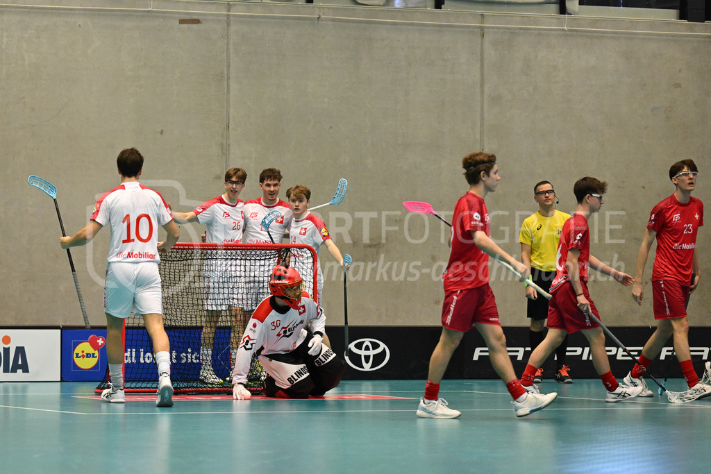 Switzerland B U19 vs Switzerland U19 - 4. February 2024 | Switzerland B U19 vs Switzerland U19
U19 Men International Matches in Switzerland
GoEasy Arena, Siggenthal Station
Switzerkand B scores the 1:1 with defender #10 Maurin Biner, forward #26 Vinz Burren, defender #12 Janis Ribler and forward #14 Tizian Niklés.
Credit: Markus Aeschimann | <a href="https://www.markus-aeschimann.ch">Sportfotografie Markus Aeschimann</a> | <a href="https://www.instagram.com/sportfotografie.aeschimann">@sportfotografie.aeschimann</a> - Realisiert mit Pictrs.com